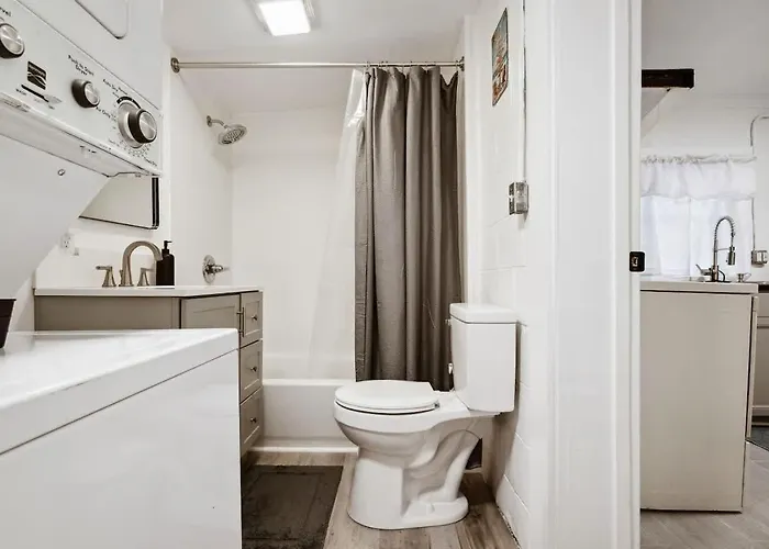 Clubhouse Cozy Fast Wi-fi 6 Min From Downtown * Pensacola