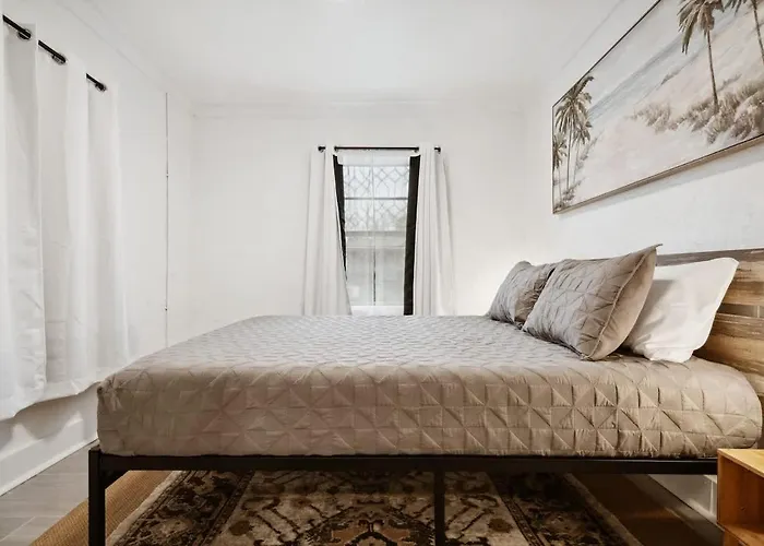 Clubhouse Cozy Fast Wi-fi 6 Min From Downtown Holiday home *