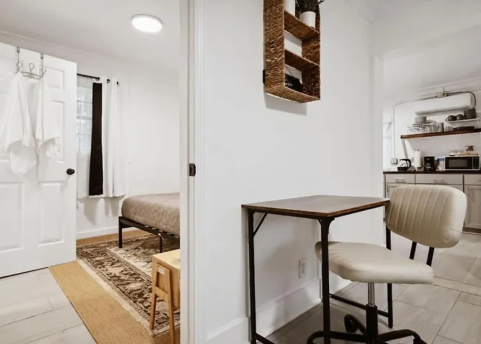 Holiday home Clubhouse Cozy Fast Wi-fi 6 Min From Downtown *