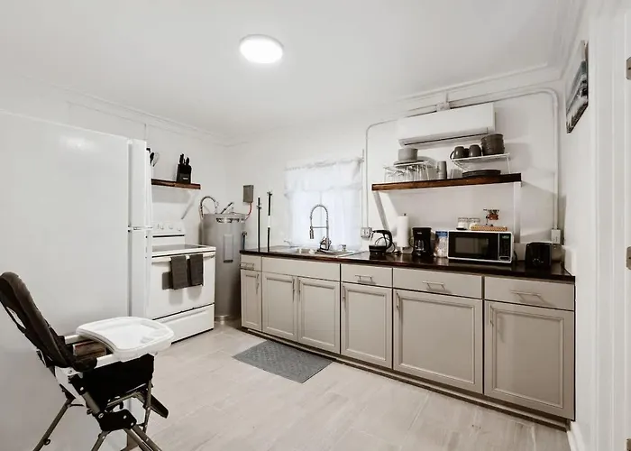 Holiday home Clubhouse Cozy Fast Wi-fi 6 Min From Downtown