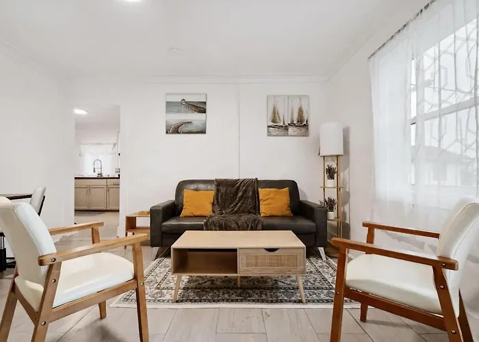Clubhouse Cozy Fast Wi-fi 6 Min From Downtown
