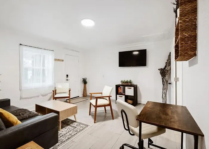 Clubhouse Cozy Fast Wi-fi 6 Min From Downtown *