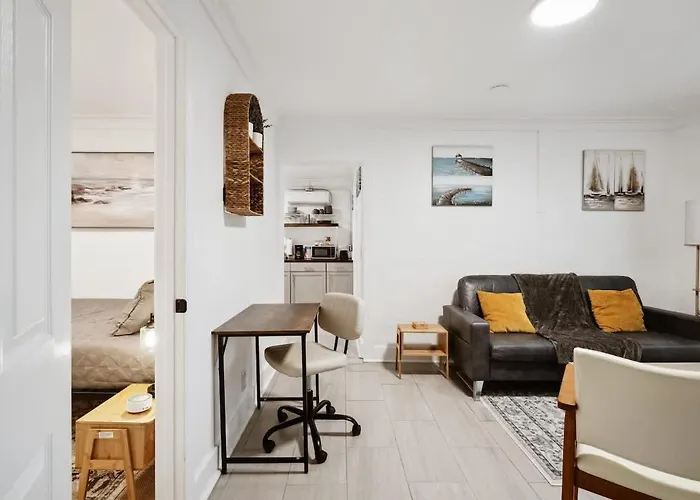 Clubhouse Cozy Fast Wi-fi 6 Min From Downtown
