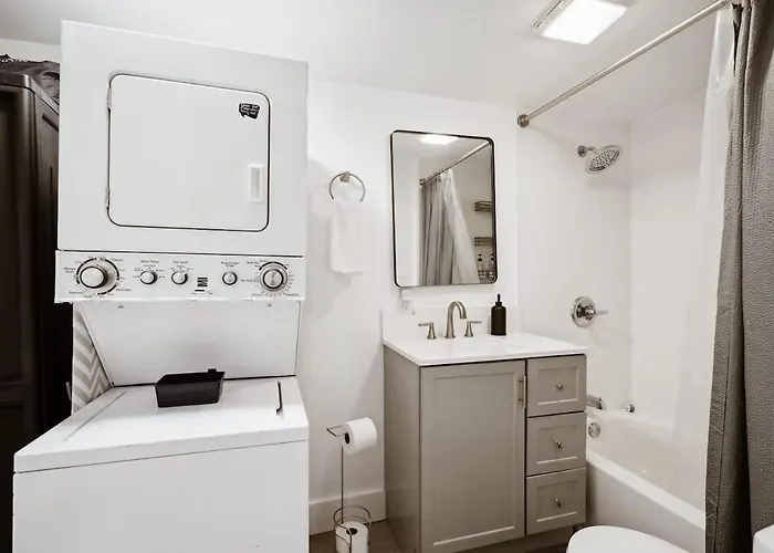 Clubhouse Cozy Fast Wi-fi 6 Min From Downtown * Pensacola